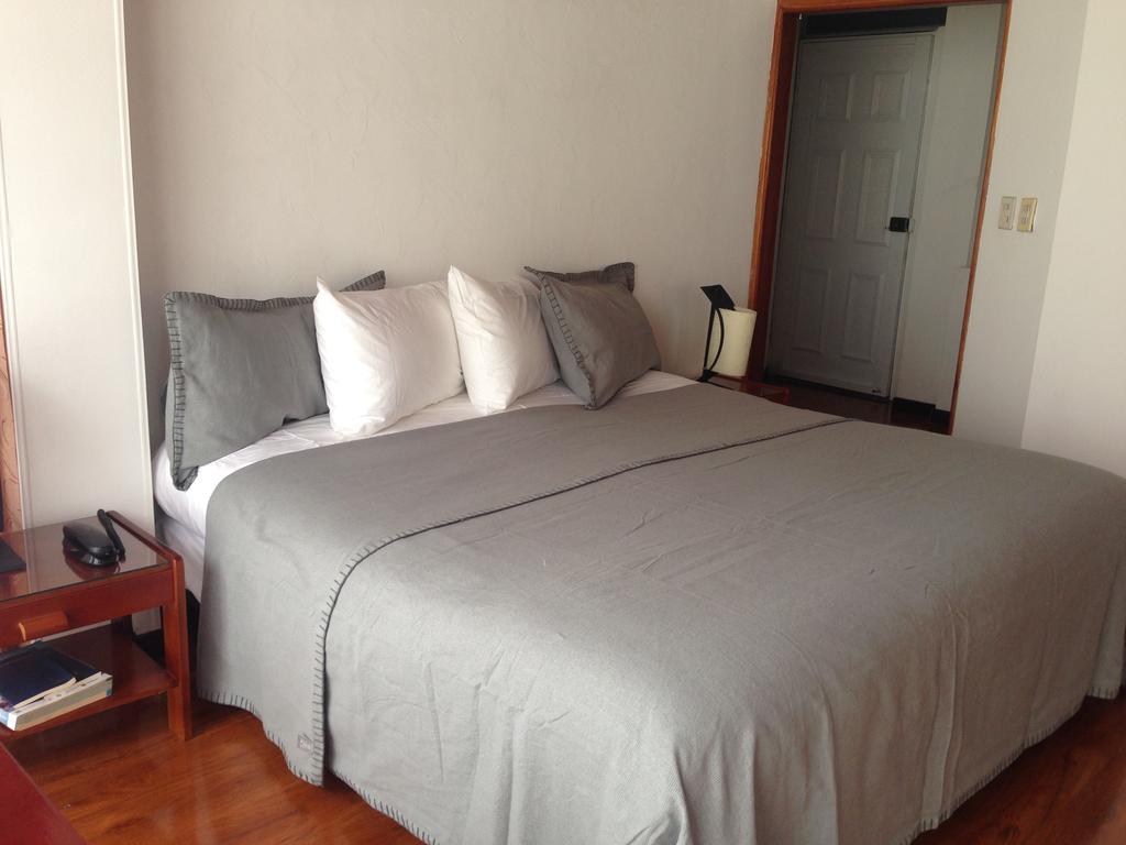 Hotel Santa Monica Bogotá Zimmer foto